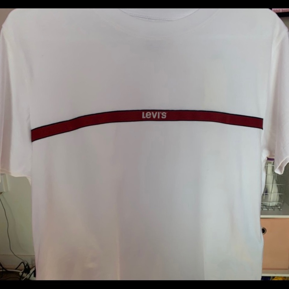 levi’s cropped tshirt!